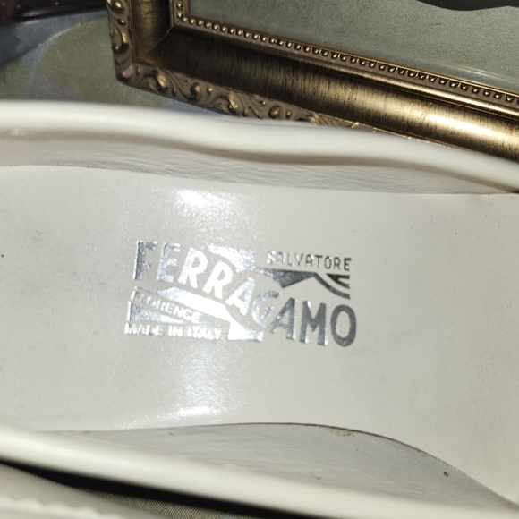 💥Limited Edition Salvatre Ferragamo Loafer Heels Size 9B - Picture 5 of 6